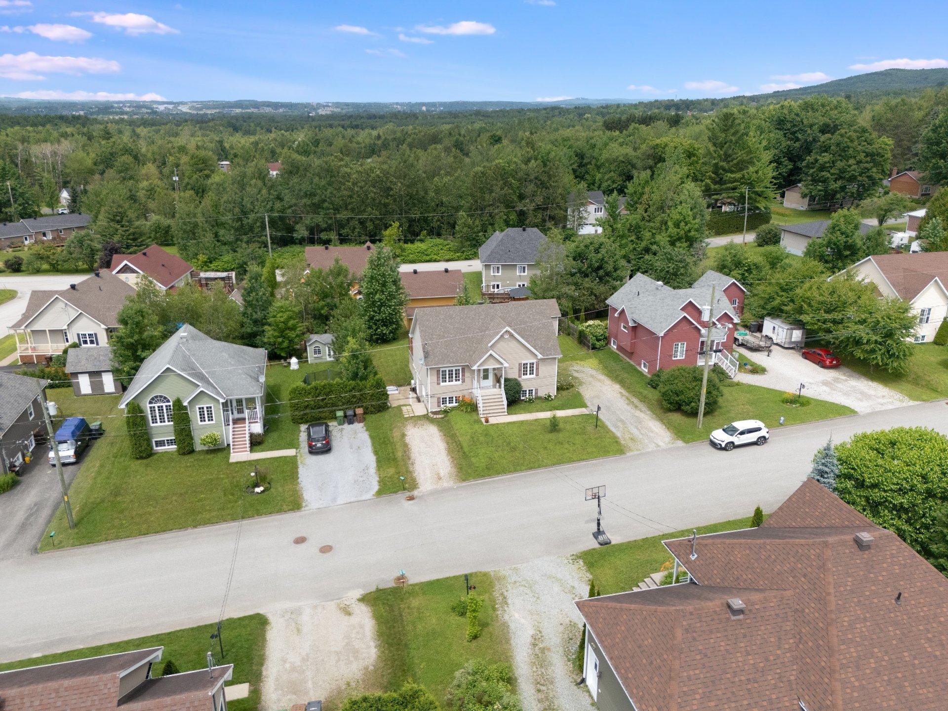 









3430

 - 3432


Rue Générations

,
Sherbrooke (Brompton/Rock Forest/Saint-Élie/Deauville),




QC
J1N0P9


