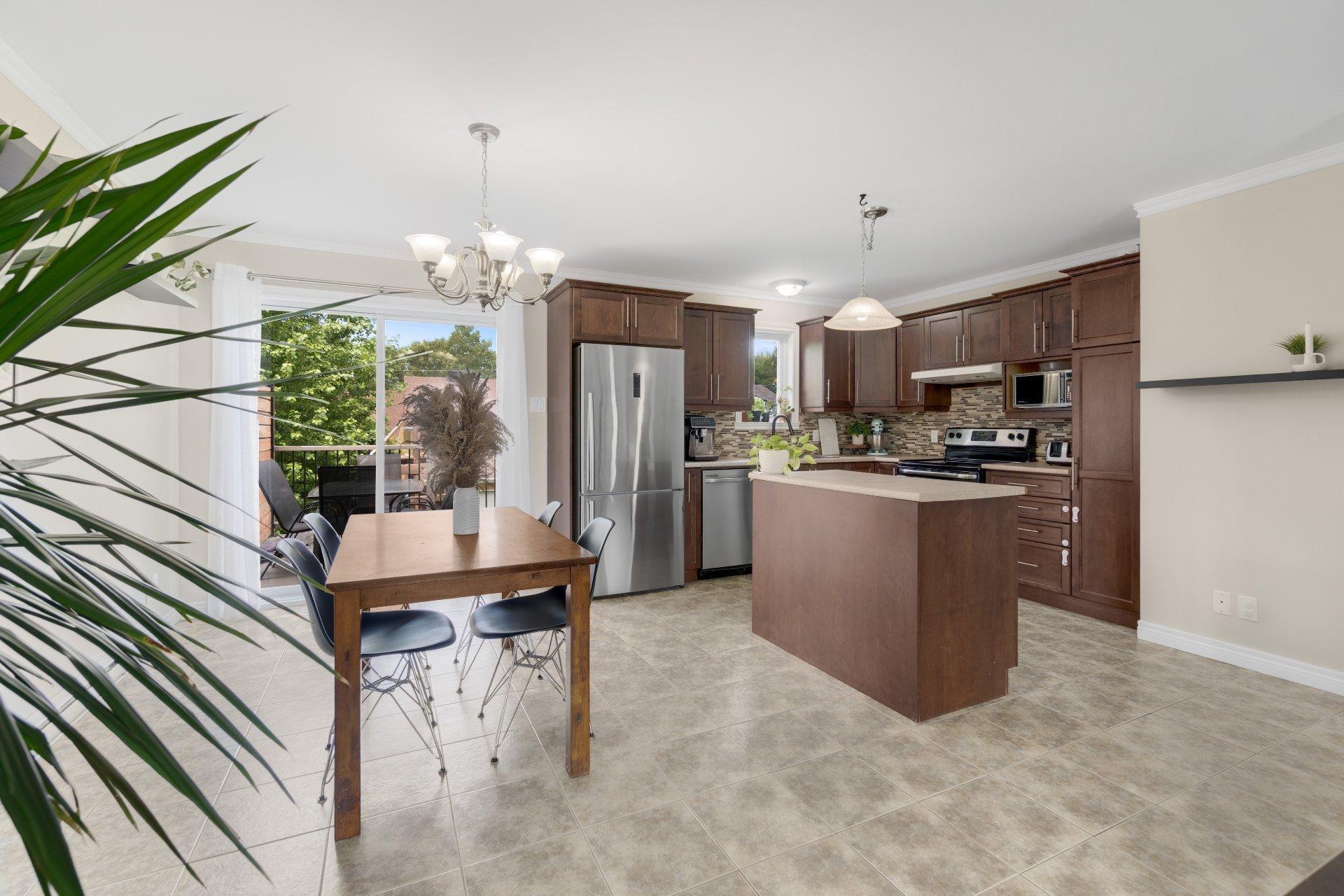 









3430

 - 3432


Rue Générations

,
Sherbrooke (Brompton/Rock Forest/Saint-Élie/Deauville),




QC
J1N0P9

