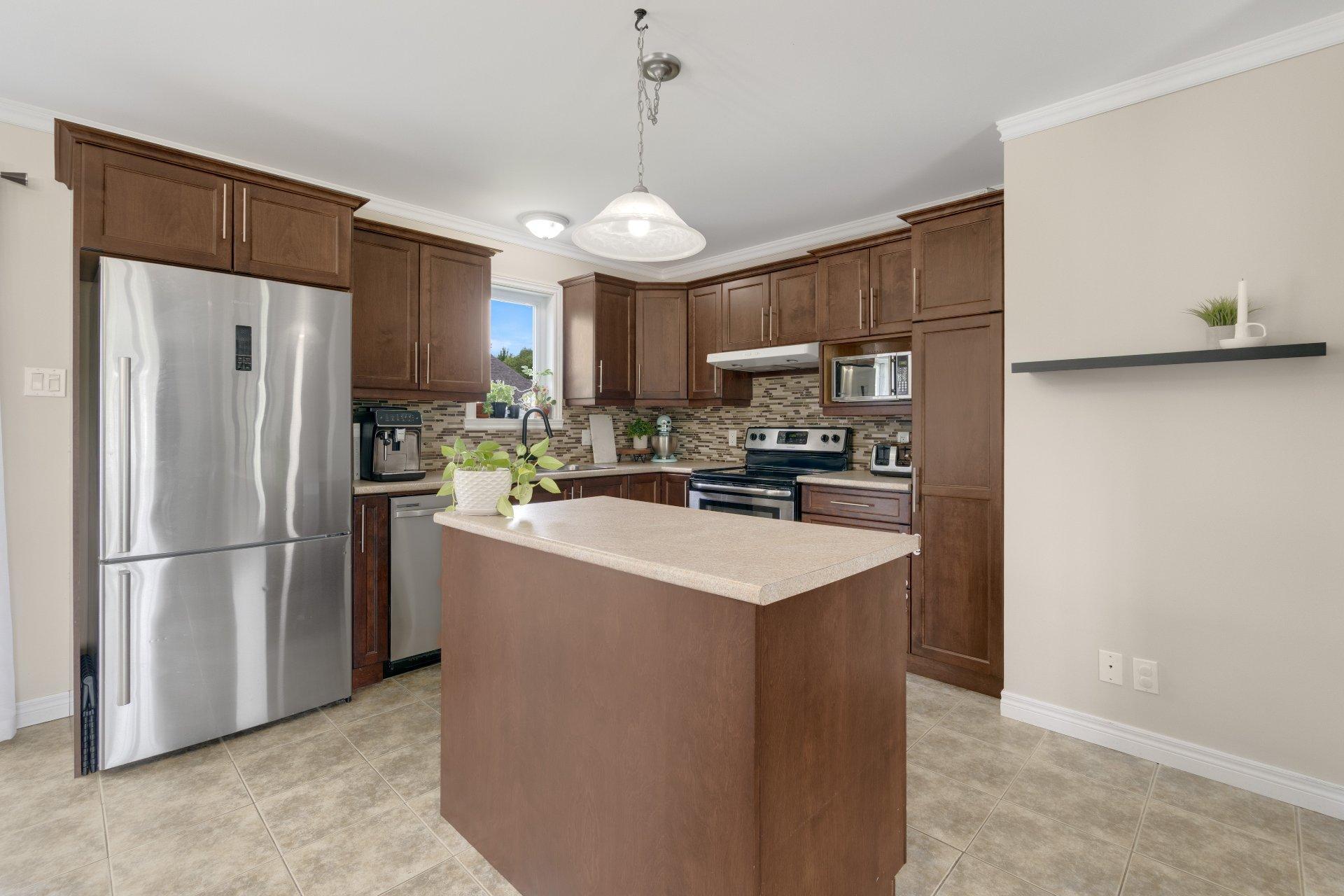 









3430

 - 3432


Rue Générations

,
Sherbrooke (Brompton/Rock Forest/Saint-Élie/Deauville),




QC
J1N0P9

