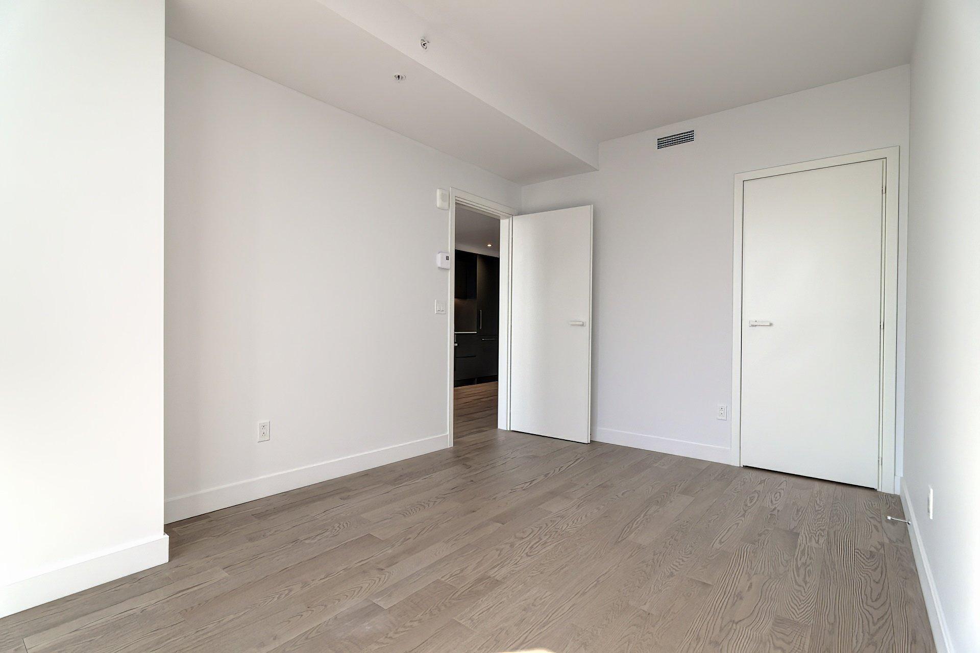 









1205


Rue du Square-Phillips

, 4104,
Montréal (Ville-Marie),




QC
H3B3C9

