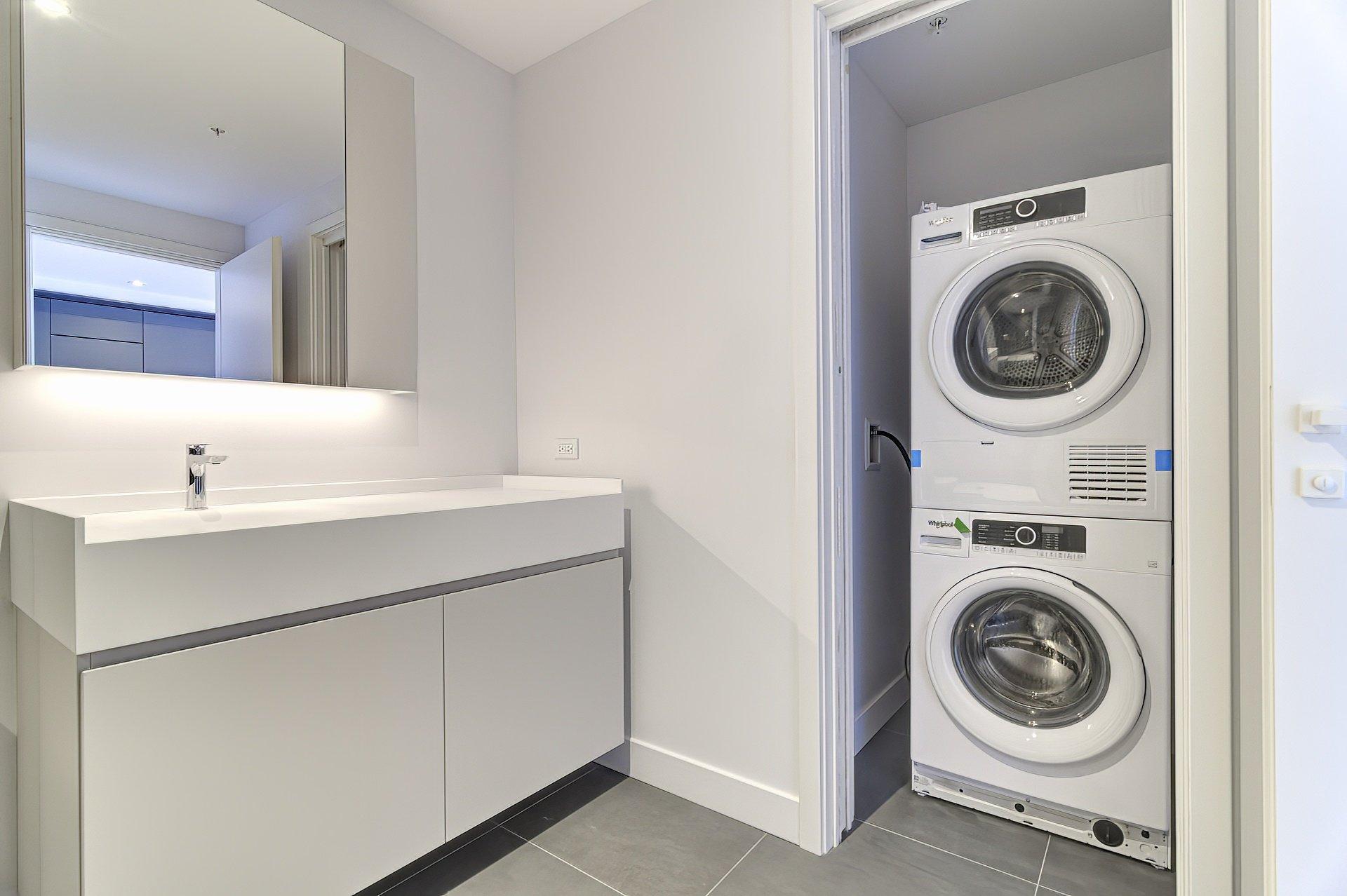 









1205


Rue du Square-Phillips

, 4104,
Montréal (Ville-Marie),




QC
H3B3C9

