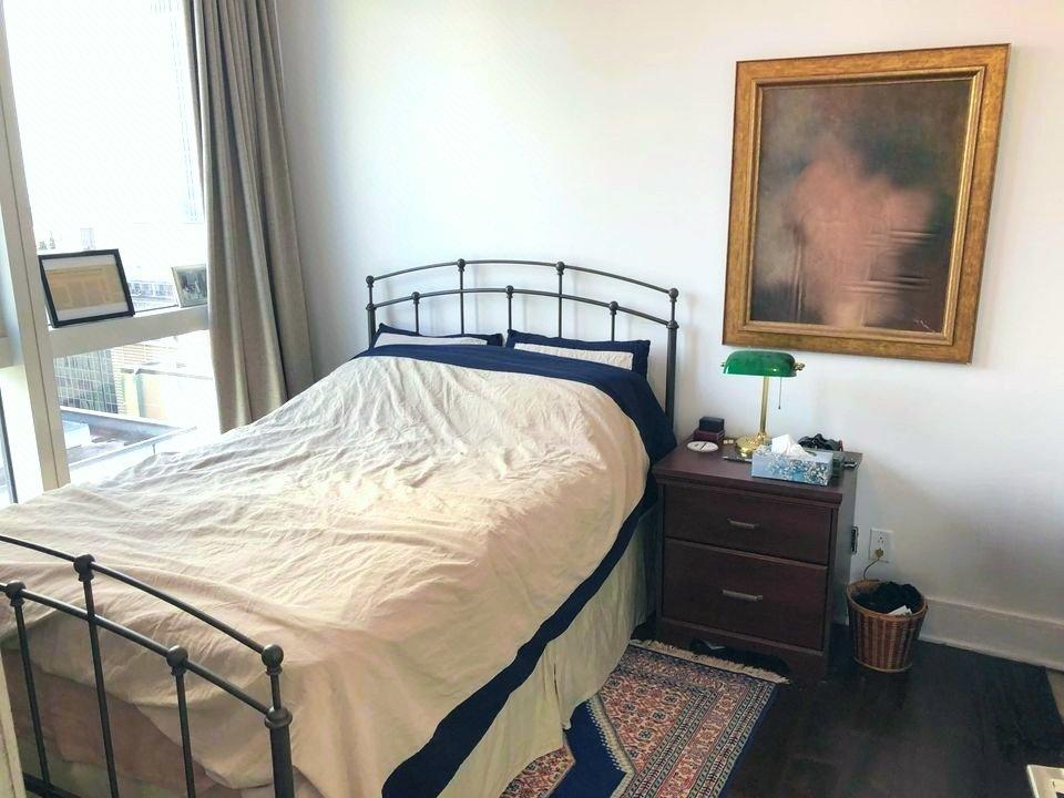 









1188


Av. Union

, 2405,
Montréal (Ville-Marie),




QC
H3B0E5

