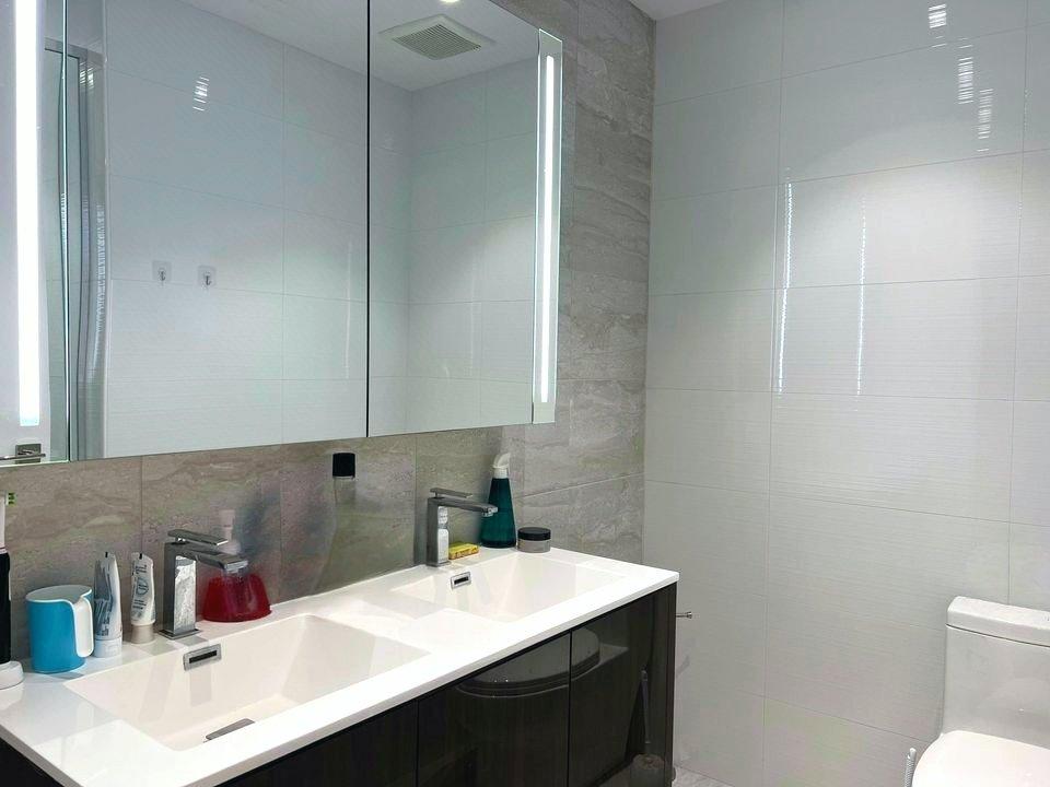 









1188


Av. Union

, 2405,
Montréal (Ville-Marie),




QC
H3B0E5

