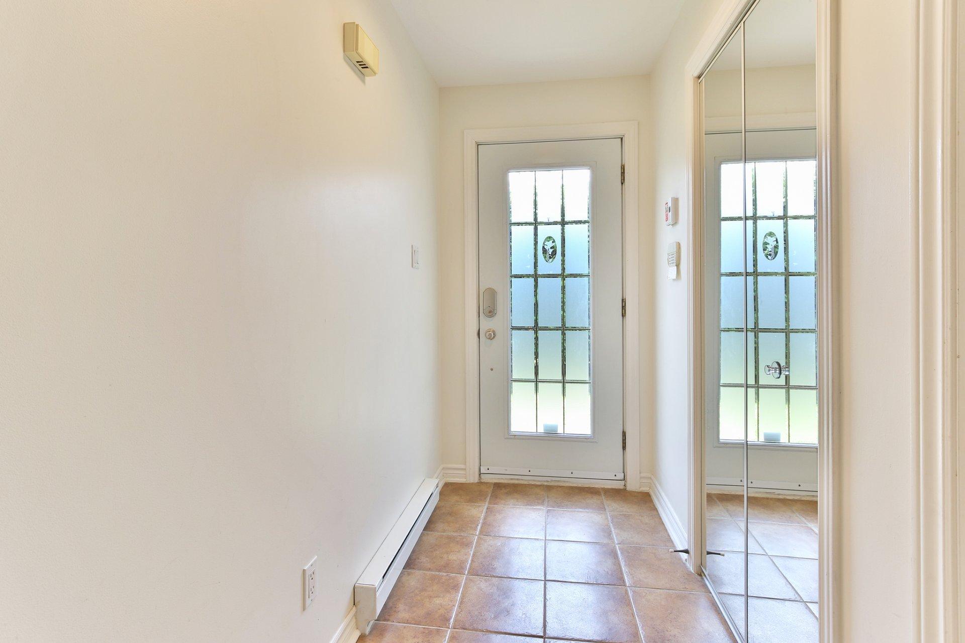 









475


Boul. St-Luc

,
Saint-Jean-sur-Richelieu,




QC
J2W0H3

