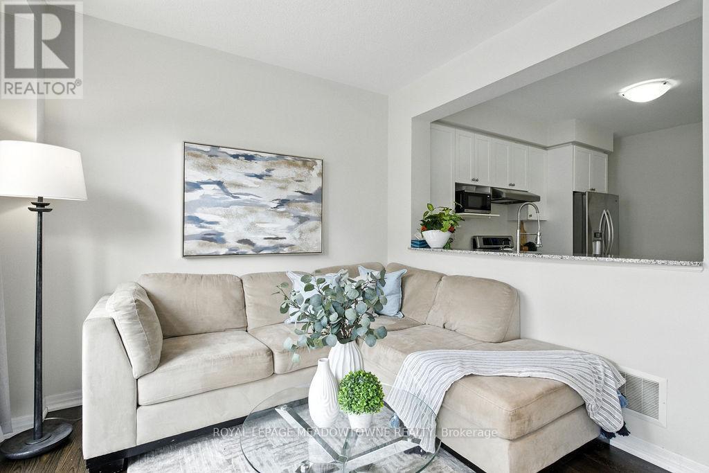 












196 DUNCAN LANE E

,
Milton,




Ontario
L9T8B6

