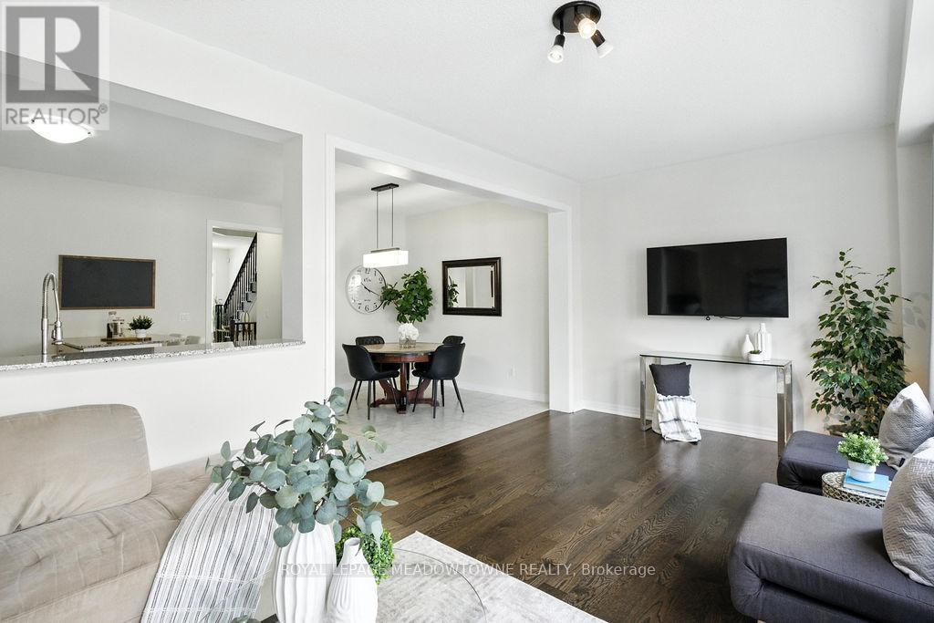 












196 DUNCAN LANE E

,
Milton,




Ontario
L9T8B6

