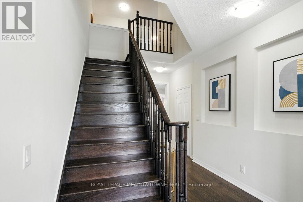 












196 DUNCAN LANE E

,
Milton,




Ontario
L9T8B6


