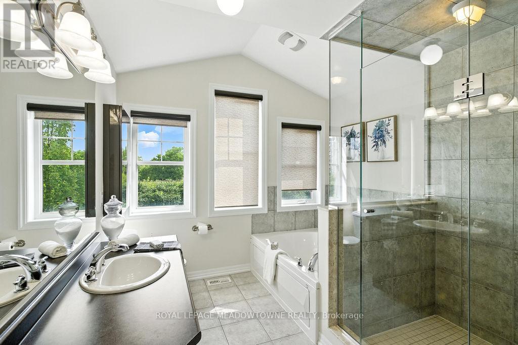 












196 DUNCAN LANE E

,
Milton,




Ontario
L9T8B6

