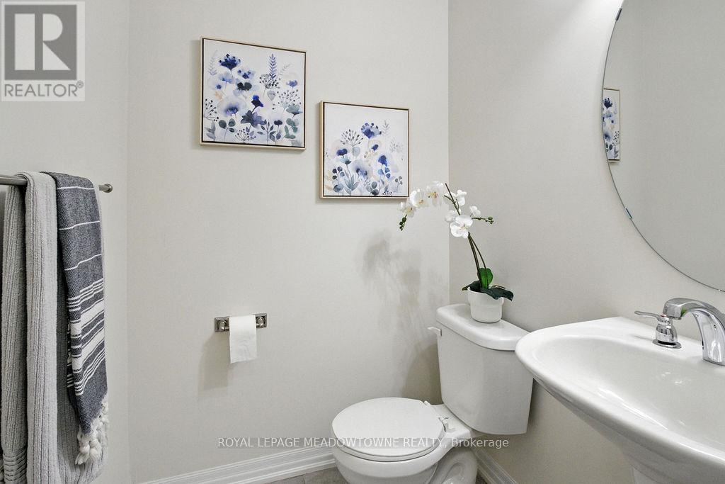 












196 DUNCAN LANE E

,
Milton,




Ontario
L9T8B6

