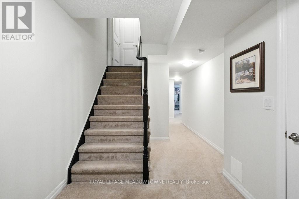 












196 DUNCAN LANE E

,
Milton,




Ontario
L9T8B6

