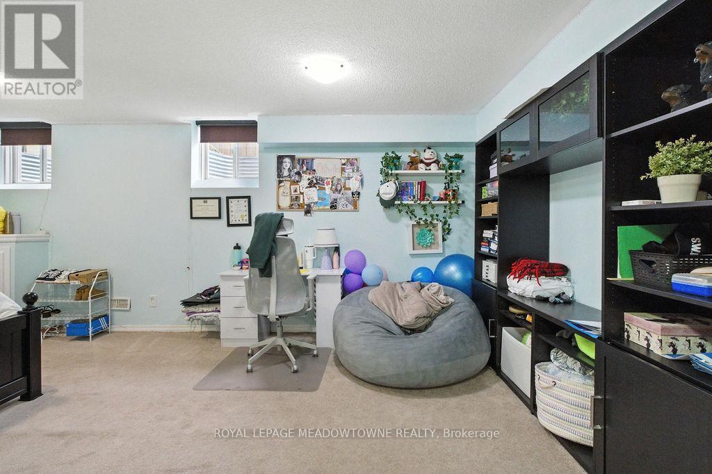 












196 DUNCAN LANE E

,
Milton,




Ontario
L9T8B6

