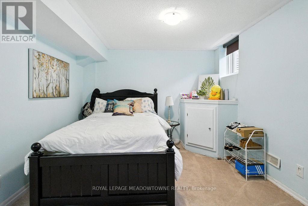 












196 DUNCAN LANE E

,
Milton,




Ontario
L9T8B6

