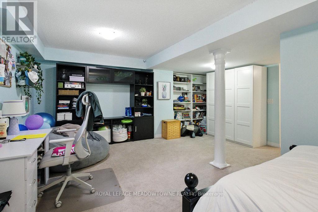 












196 DUNCAN LANE E

,
Milton,




Ontario
L9T8B6

