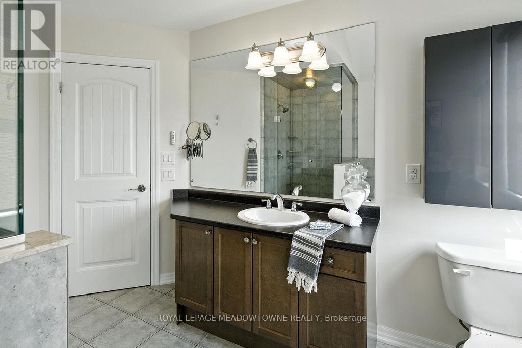 












196 DUNCAN LANE E

,
Milton,




Ontario
L9T8B6

