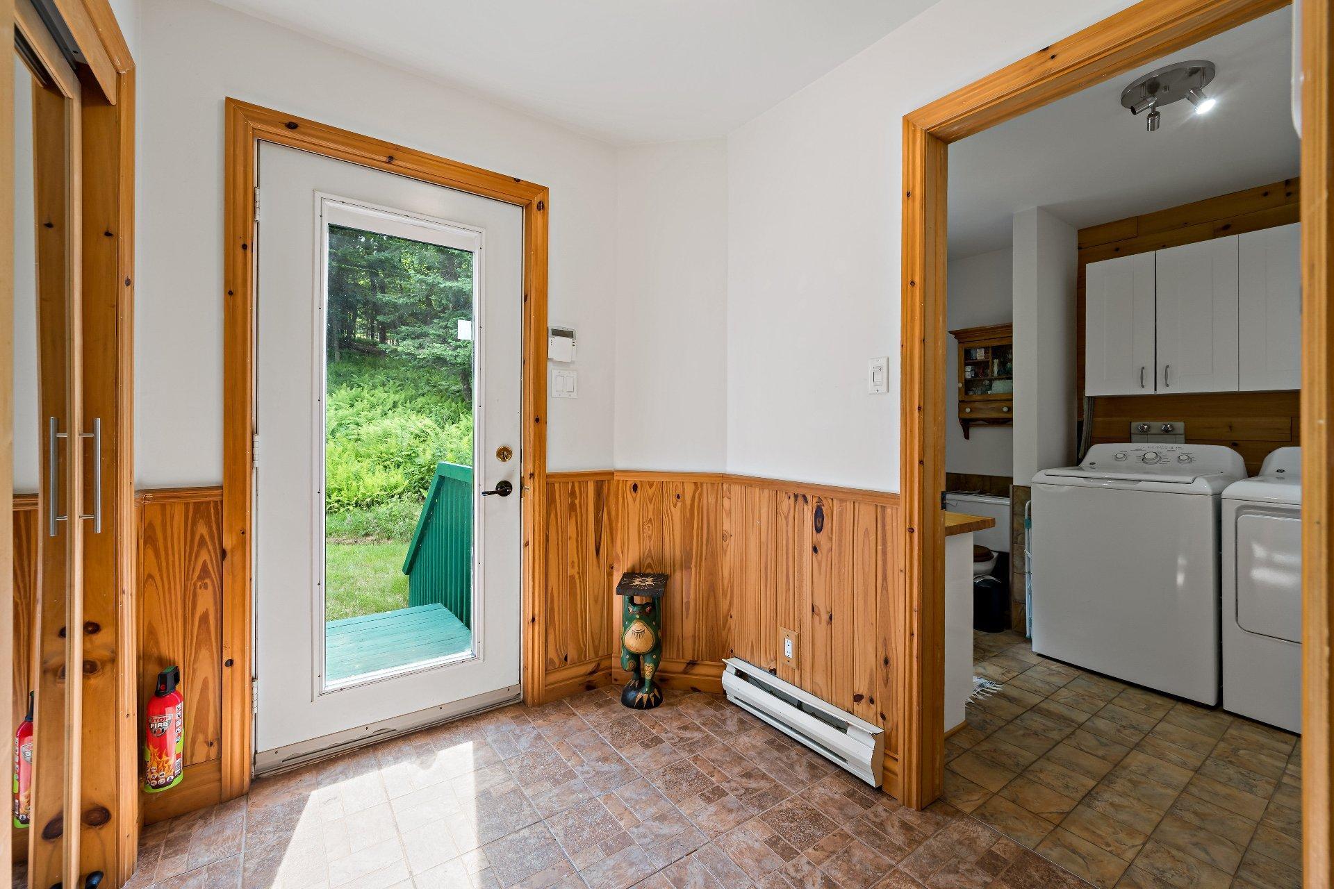 









412


Ch. du Lac-Mercier

,
Mont-Tremblant,




QC
J8E1K7

