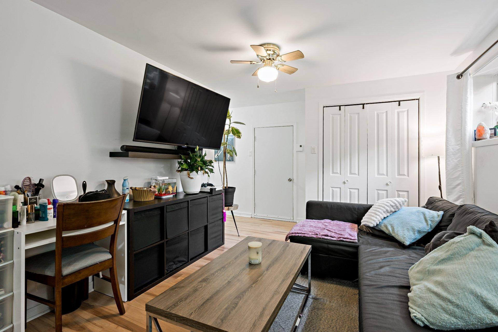 









412


Ch. du Lac-Mercier

,
Mont-Tremblant,




QC
J8E1K7

