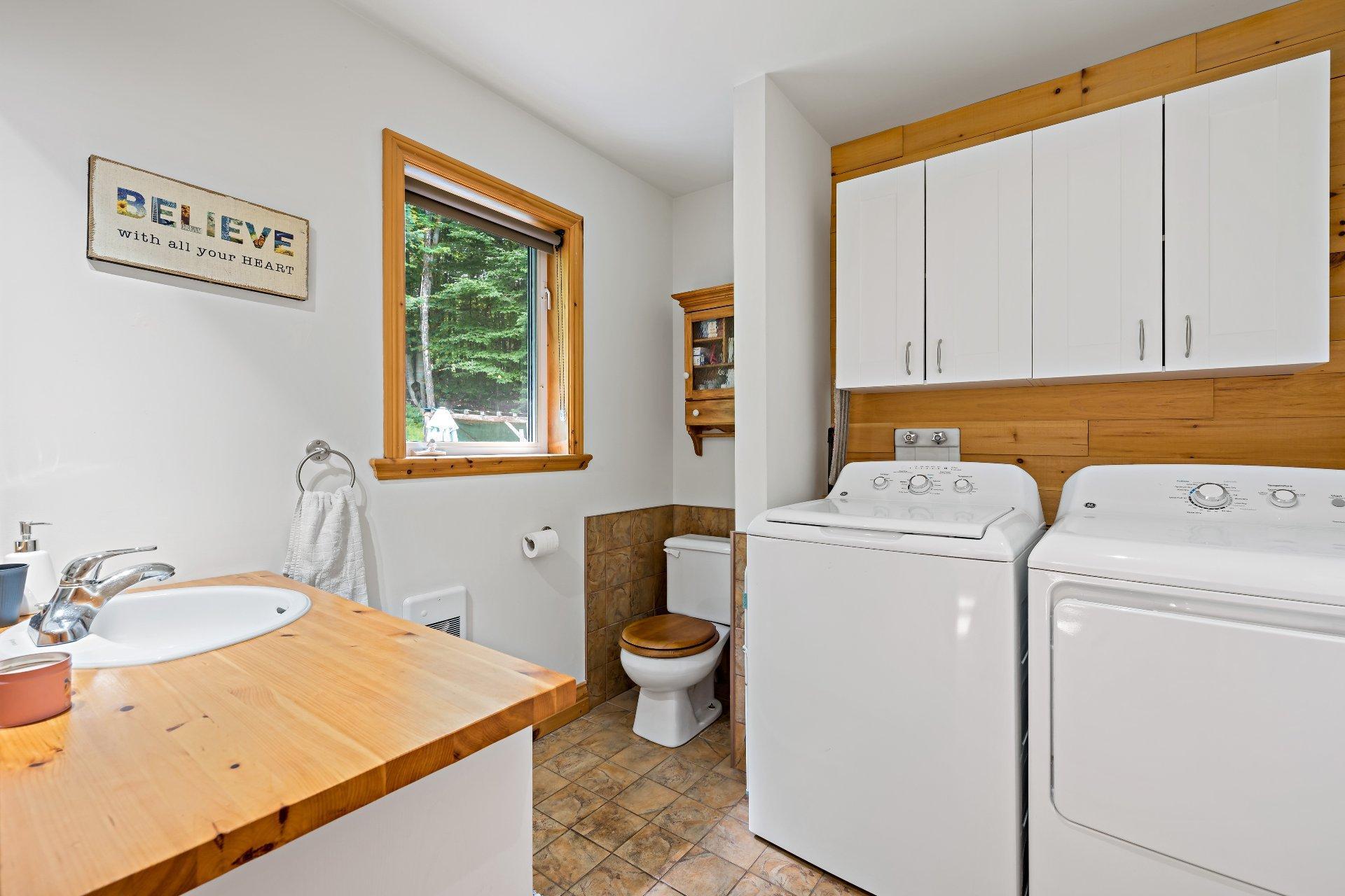 









412


Ch. du Lac-Mercier

,
Mont-Tremblant,




QC
J8E1K7

