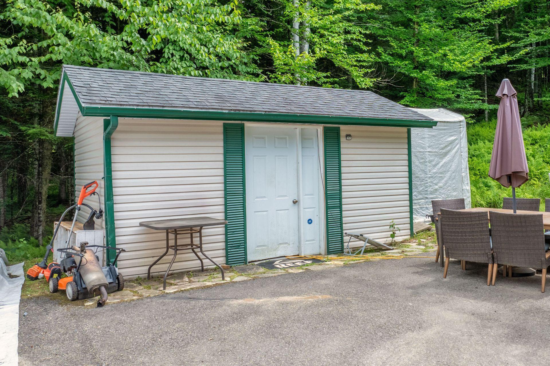









412


Ch. du Lac-Mercier

,
Mont-Tremblant,




QC
J8E1K7

