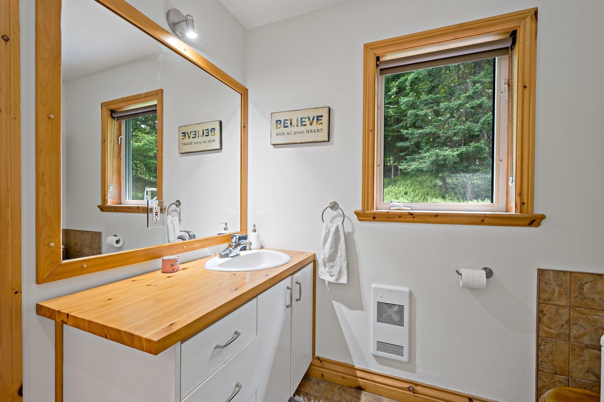 









412


Ch. du Lac-Mercier

,
Mont-Tremblant,




QC
J8E1K7

