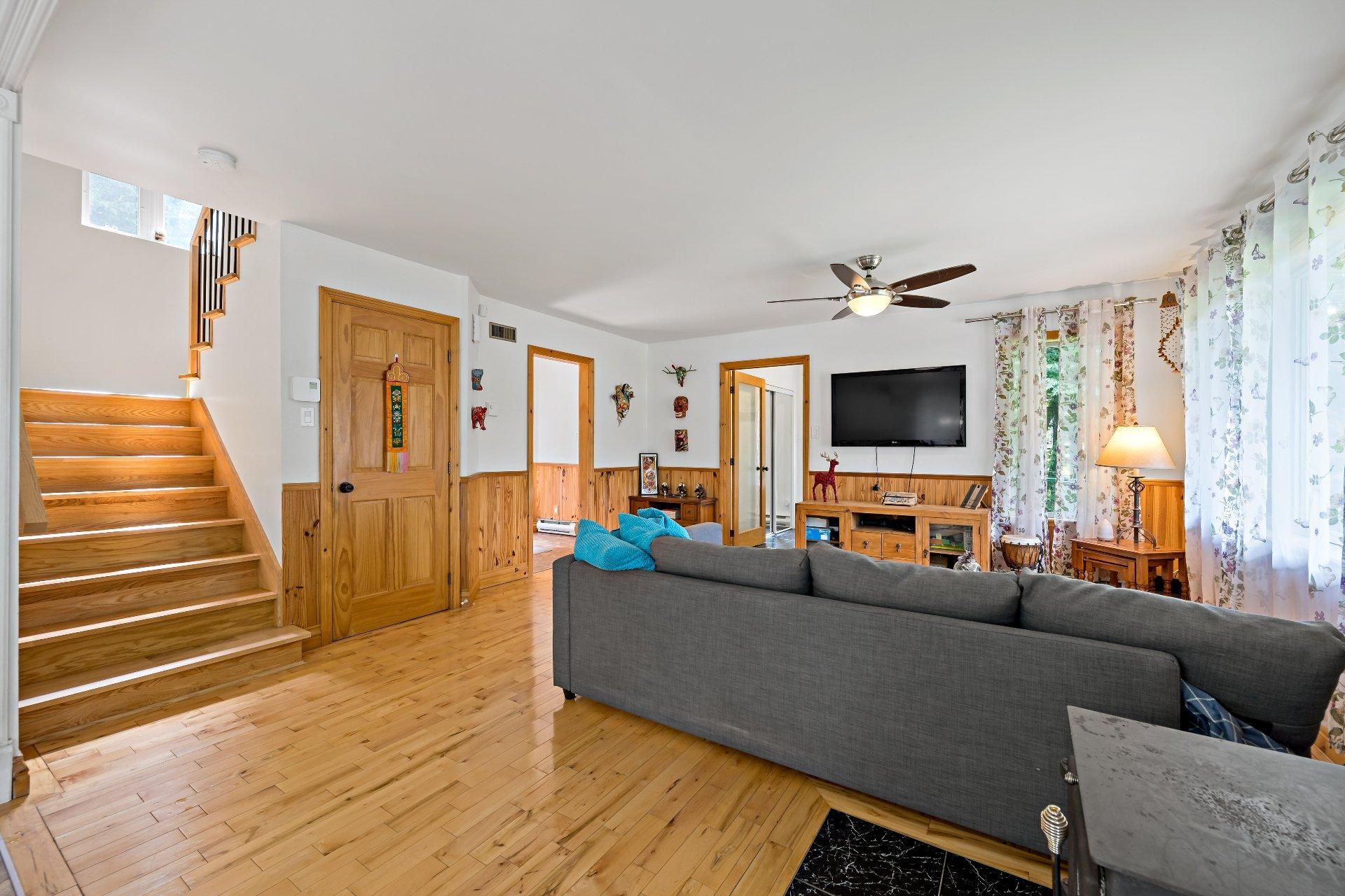 









412


Ch. du Lac-Mercier

,
Mont-Tremblant,




QC
J8E1K7

