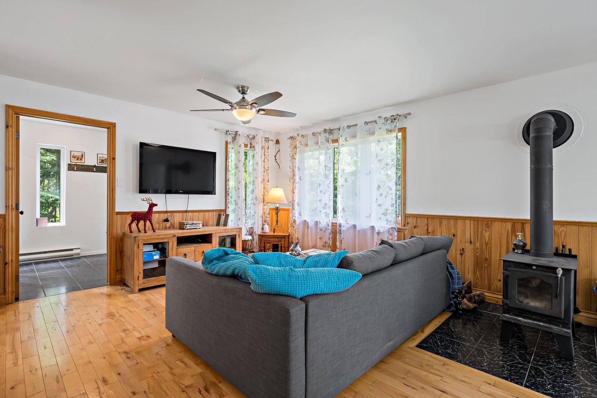 









412


Ch. du Lac-Mercier

,
Mont-Tremblant,




QC
J8E1K7

