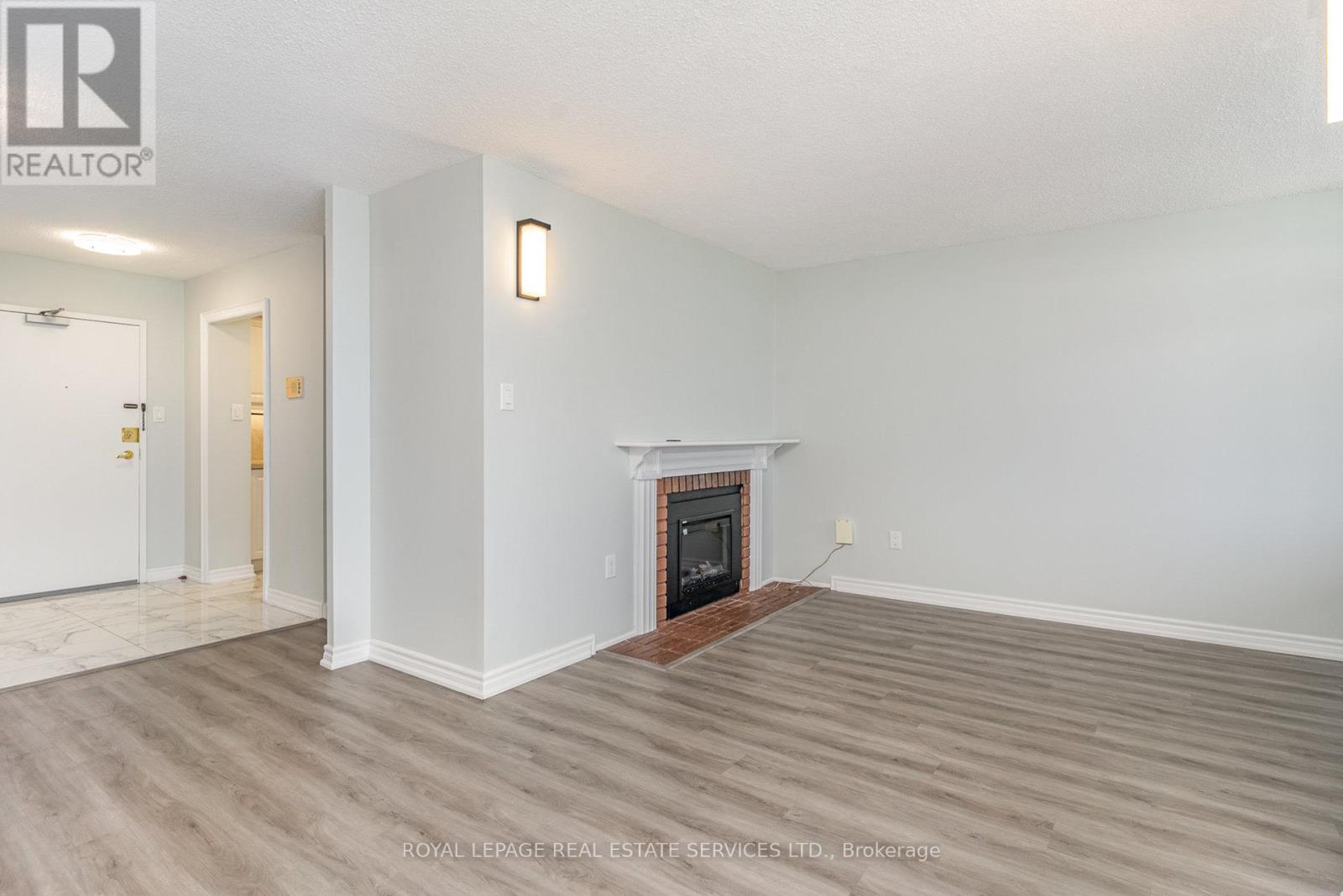 












2905 - 3100 KIRWIN AVENUE

,
Mississauga,




Ontario
L5A3S6

