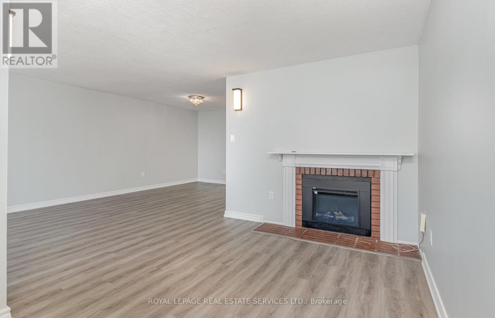 












2905 - 3100 KIRWIN AVENUE

,
Mississauga,




Ontario
L5A3S6

