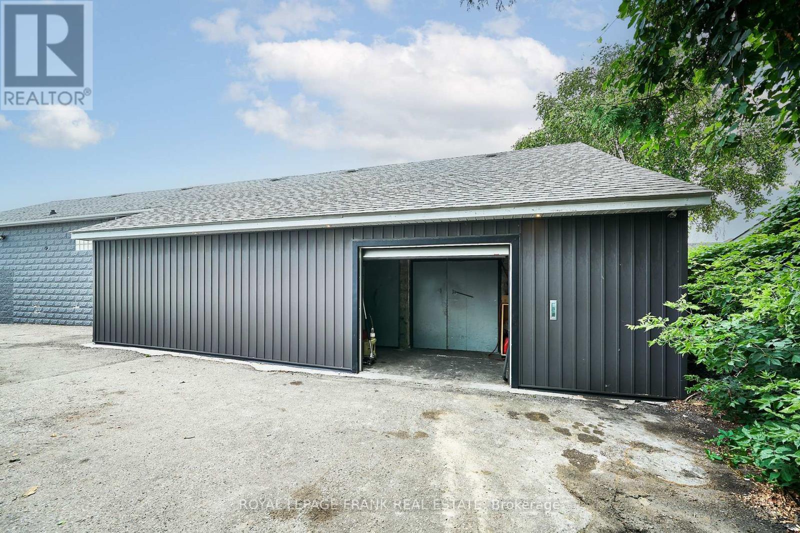 












287 DEAN AVENUE

,
Oshawa (Central),




Ontario
L1H3E1

