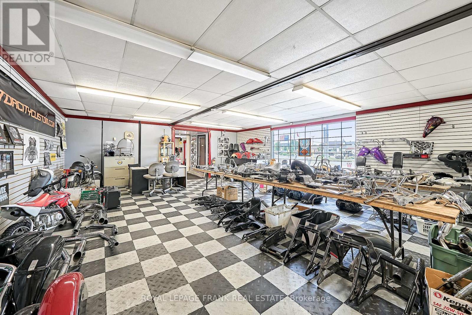 












287 DEAN AVENUE

,
Oshawa (Central),




Ontario
L1H3E1

