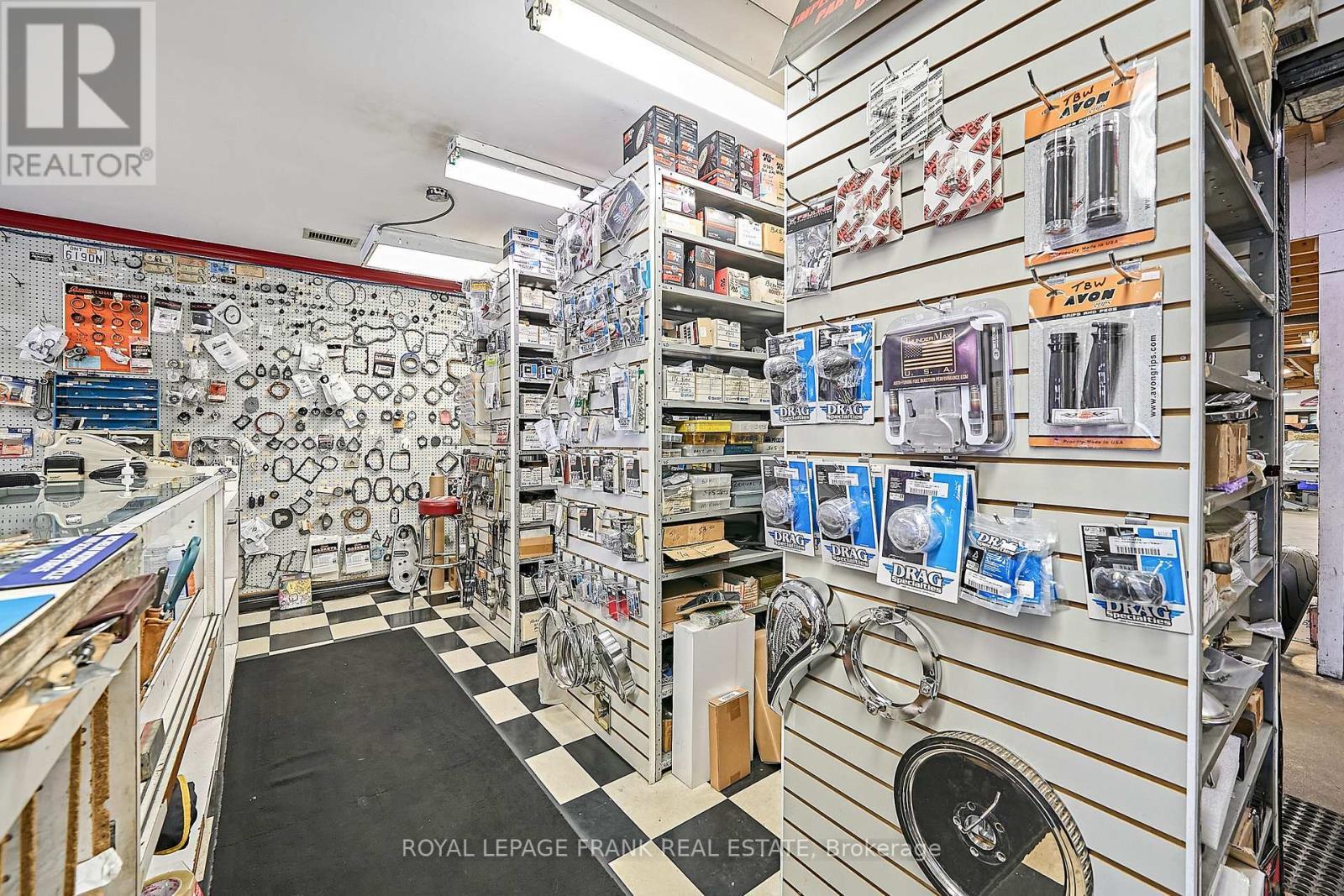 












287 DEAN AVENUE

,
Oshawa (Central),




Ontario
L1H3E1

