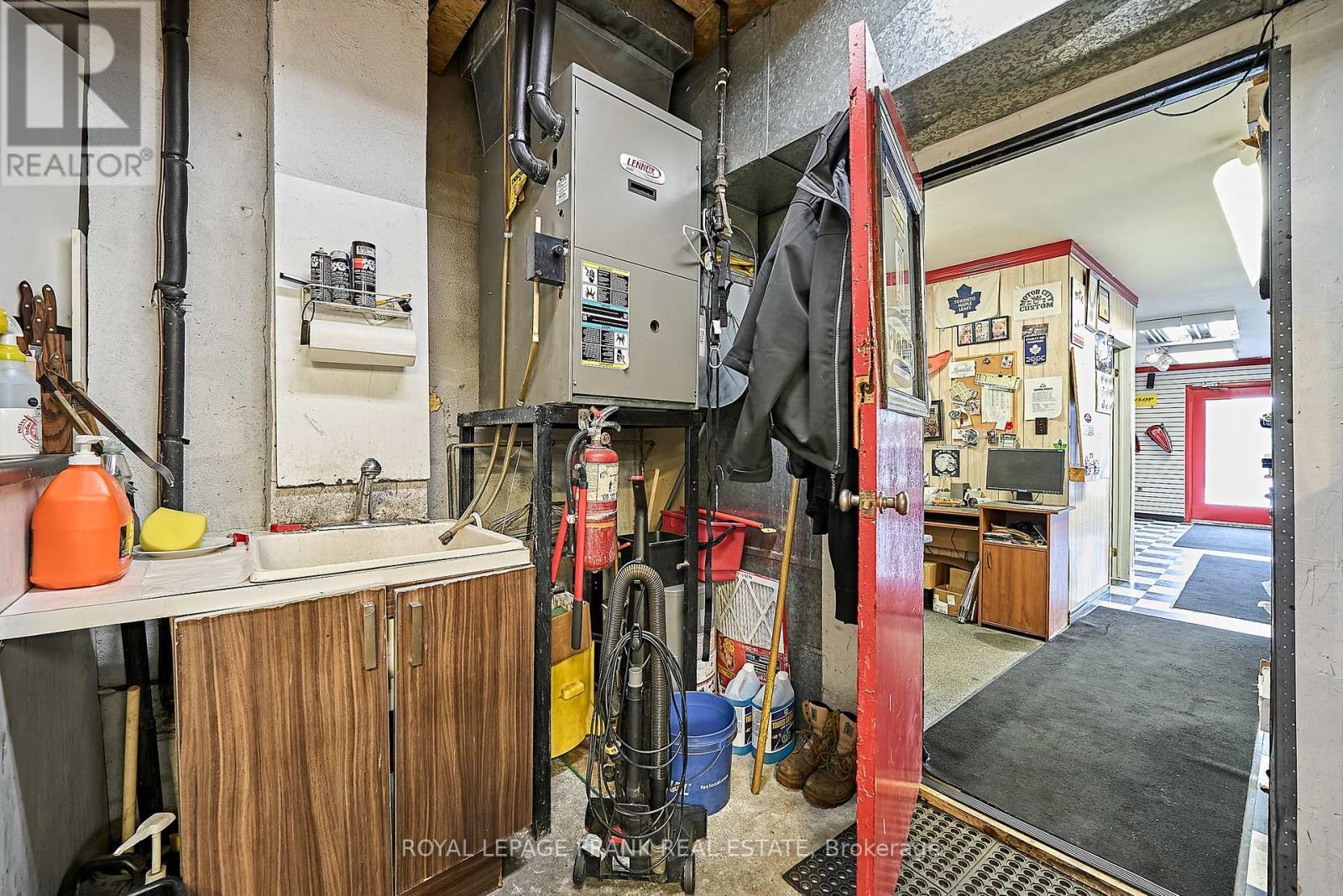 












287 DEAN AVENUE

,
Oshawa (Central),




Ontario
L1H3E1

