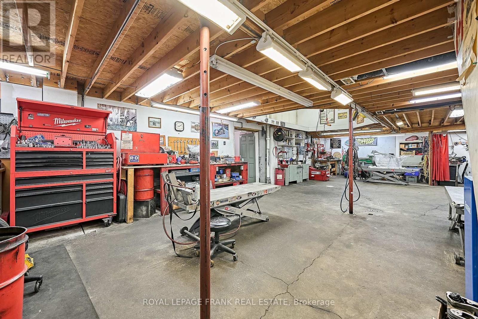 












287 DEAN AVENUE

,
Oshawa (Central),




Ontario
L1H3E1

