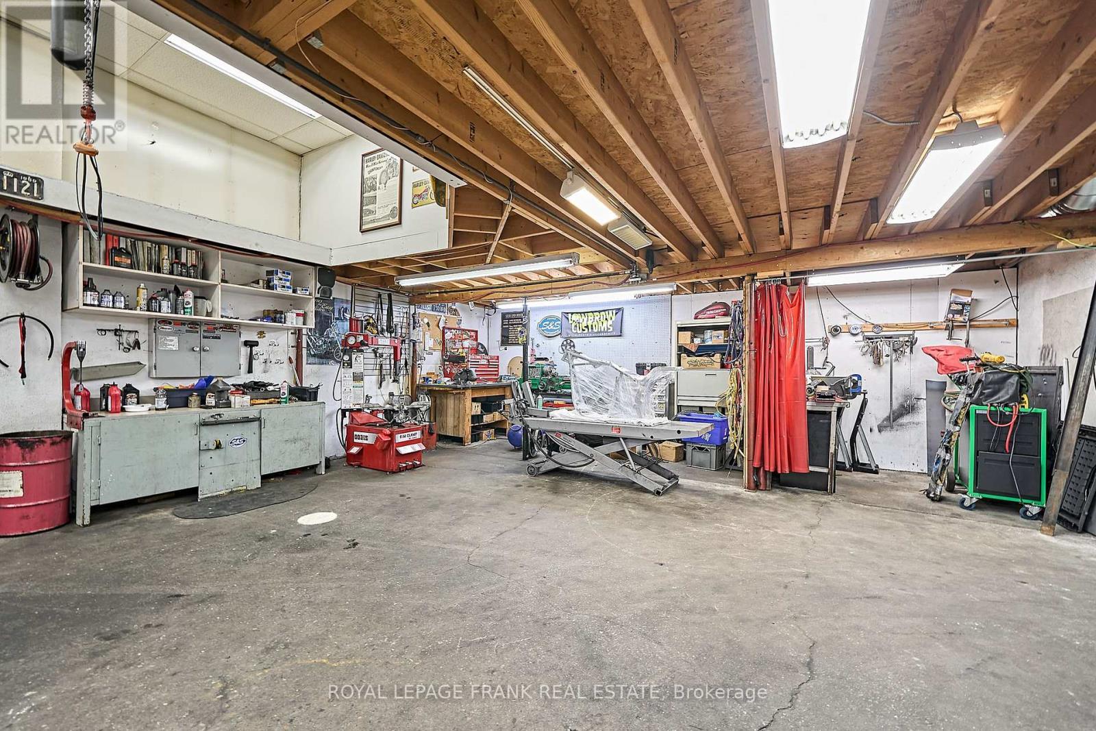 












287 DEAN AVENUE

,
Oshawa (Central),




Ontario
L1H3E1

