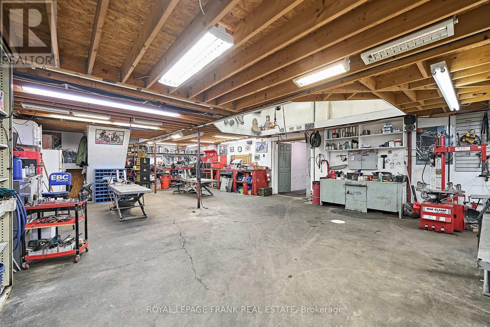 












287 DEAN AVENUE

,
Oshawa (Central),




Ontario
L1H3E1

