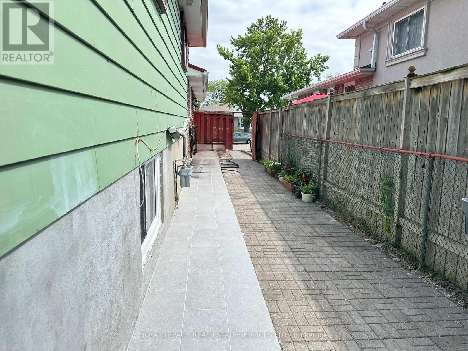 












BSMT - 752 EAGLEMOUNT CRESCENT

,
Mississauga,




Ontario
L5C1N9

