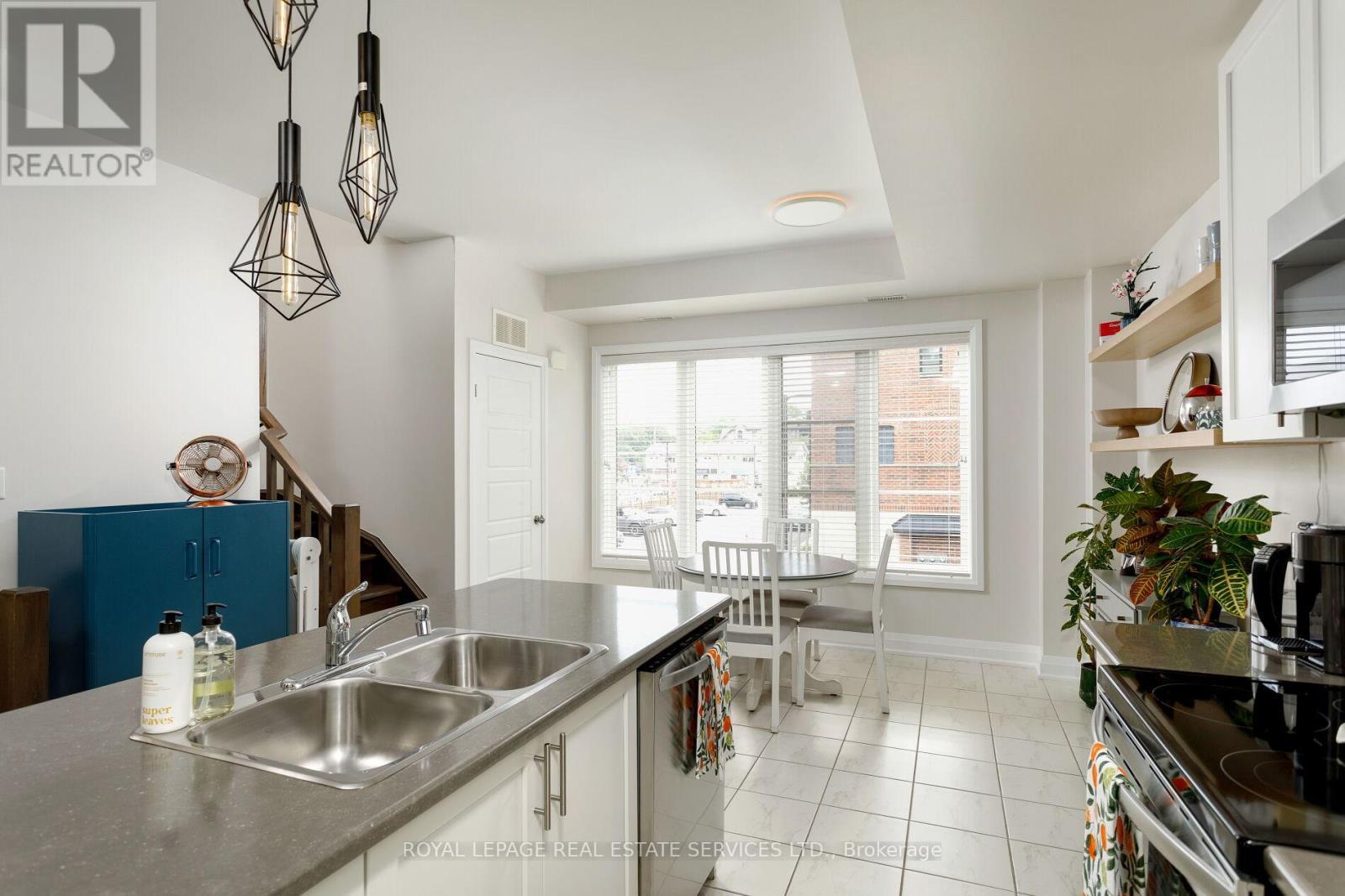 












22 - 405 PLAINS ROAD E

,
Burlington,




Ontario
L7T2C9

