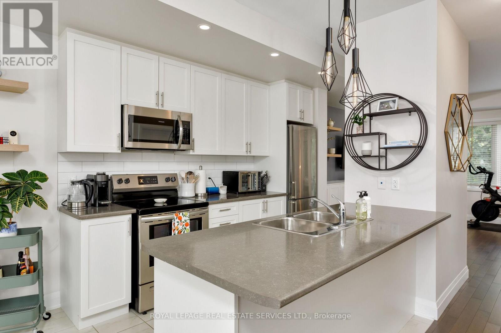 












22 - 405 PLAINS ROAD E

,
Burlington,




Ontario
L7T2C9

