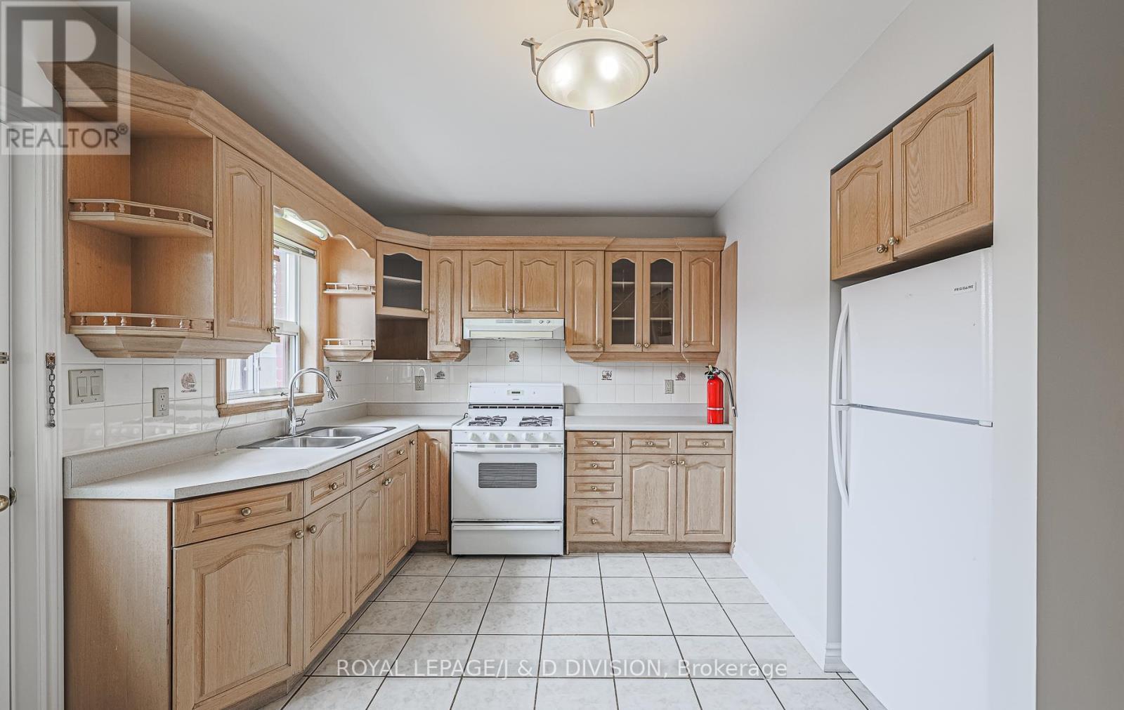 












MAIN - 484 CONCORD AVENUE

,
Toronto,




Ontario
M6H2P8

