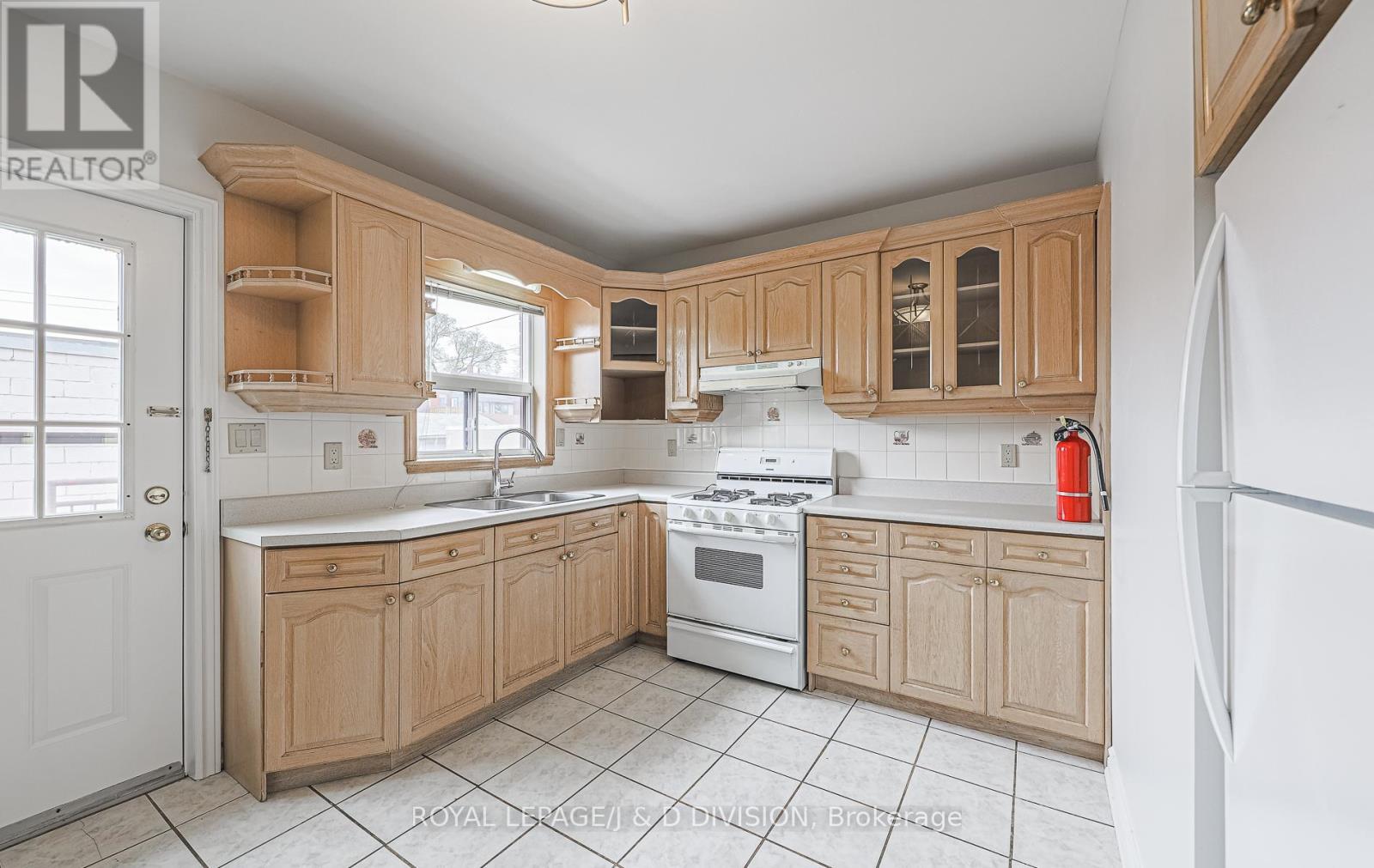 












MAIN - 484 CONCORD AVENUE

,
Toronto,




Ontario
M6H2P8

