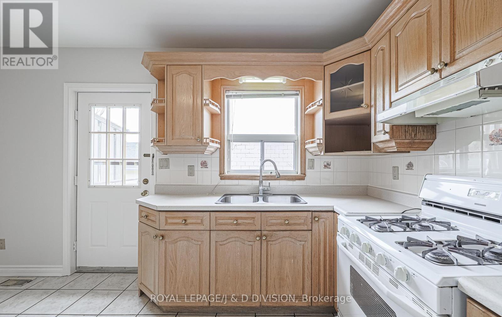 












MAIN - 484 CONCORD AVENUE

,
Toronto,




Ontario
M6H2P8

