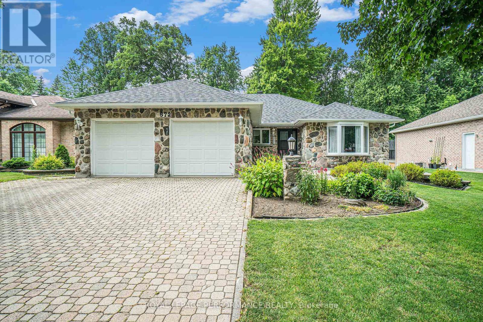 












572 DEAN DRIVE

,
Cornwall,




Ontario
K6H6Z6

