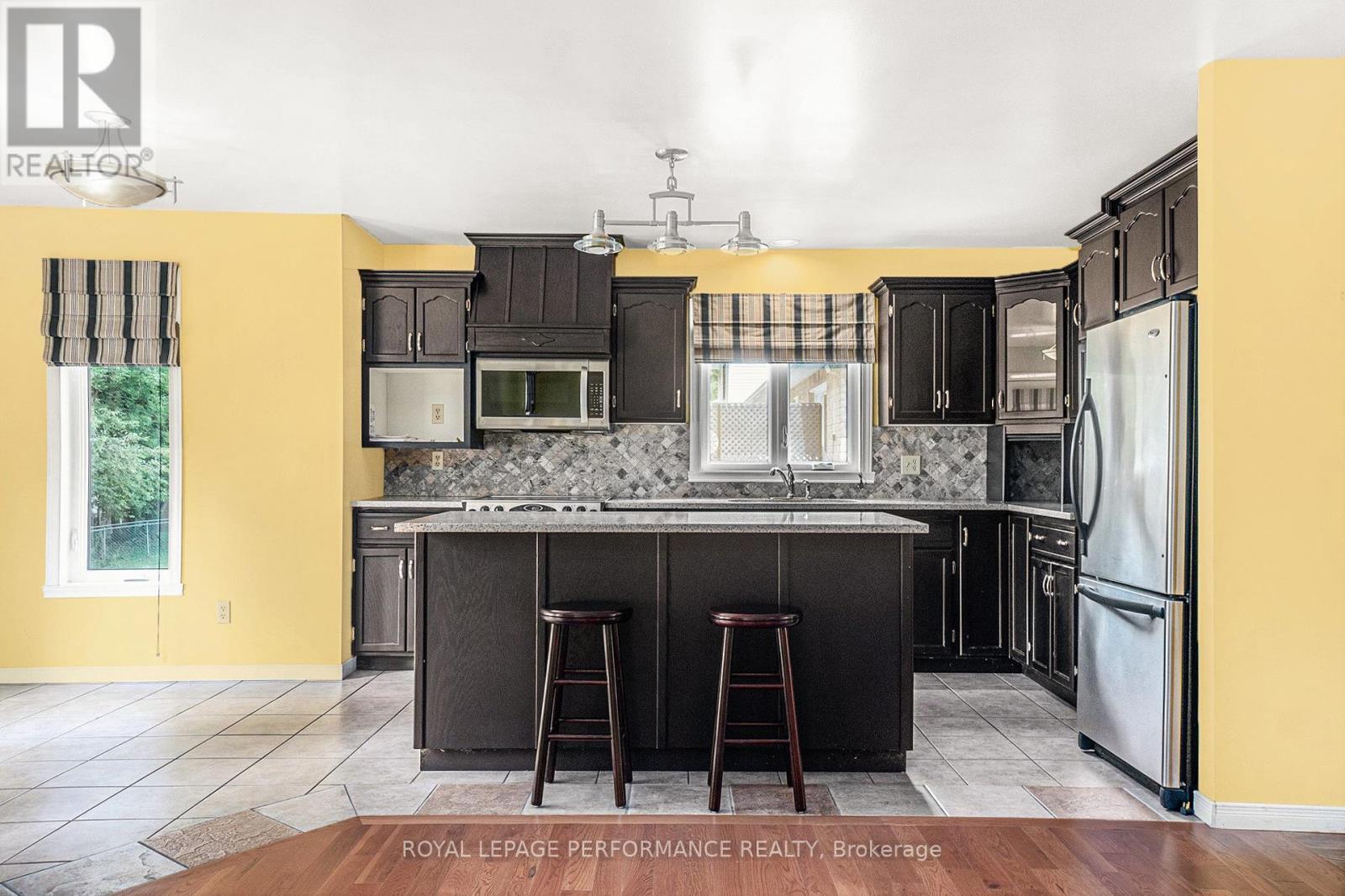 












572 DEAN DRIVE

,
Cornwall,




Ontario
K6H6Z6

