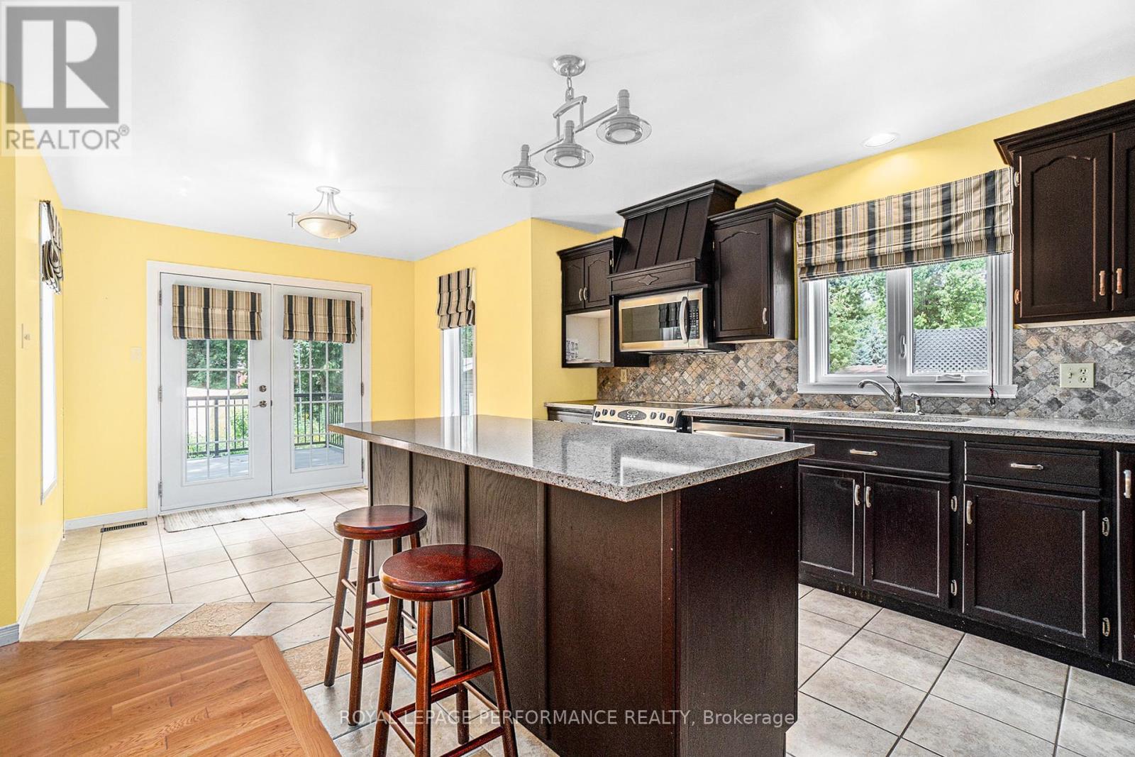 












572 DEAN DRIVE

,
Cornwall,




Ontario
K6H6Z6

