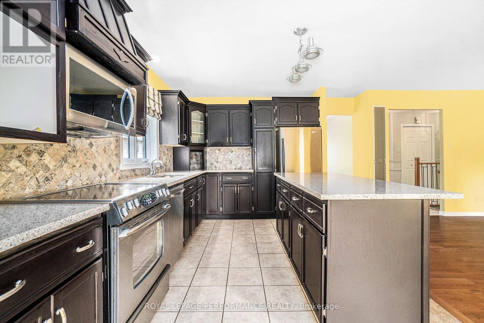 












572 DEAN DRIVE

,
Cornwall,




Ontario
K6H6Z6

