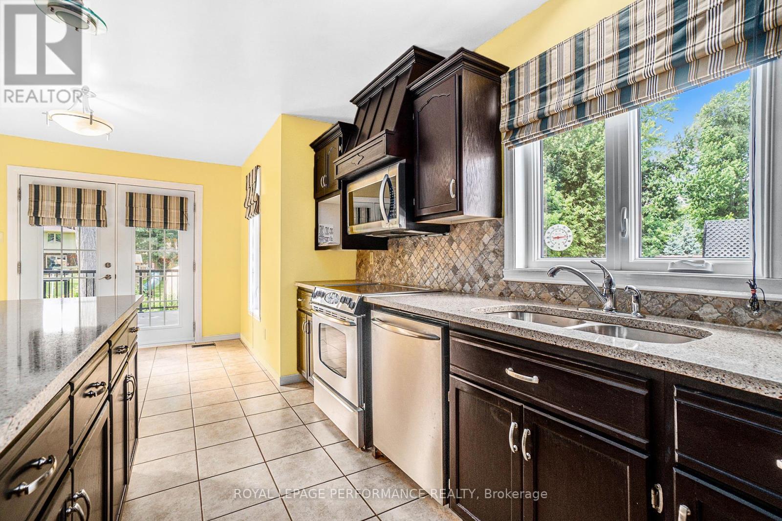 












572 DEAN DRIVE

,
Cornwall,




Ontario
K6H6Z6


