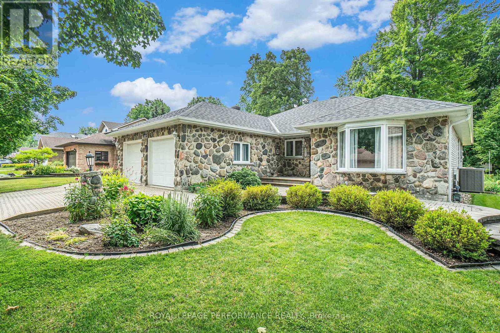 












572 DEAN DRIVE

,
Cornwall,




Ontario
K6H6Z6

