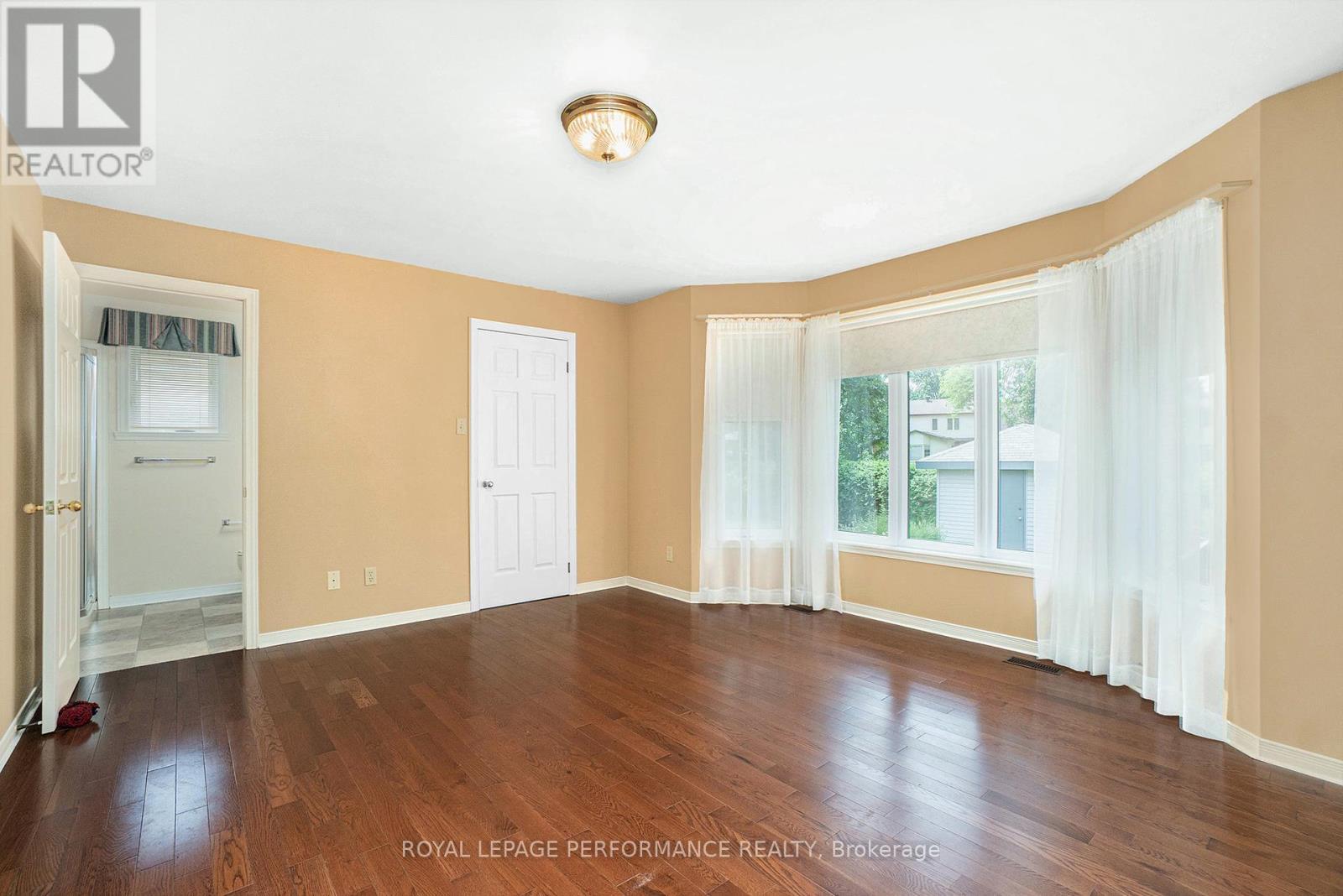 












572 DEAN DRIVE

,
Cornwall,




Ontario
K6H6Z6

