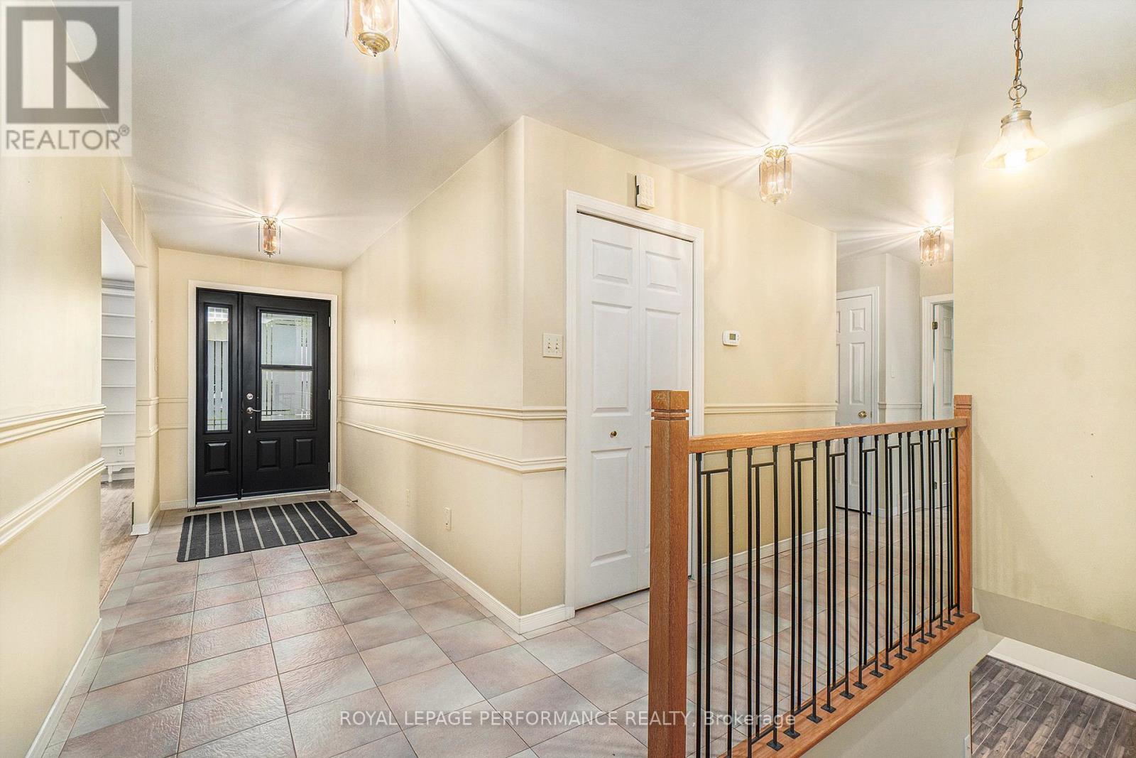 












572 DEAN DRIVE

,
Cornwall,




Ontario
K6H6Z6


