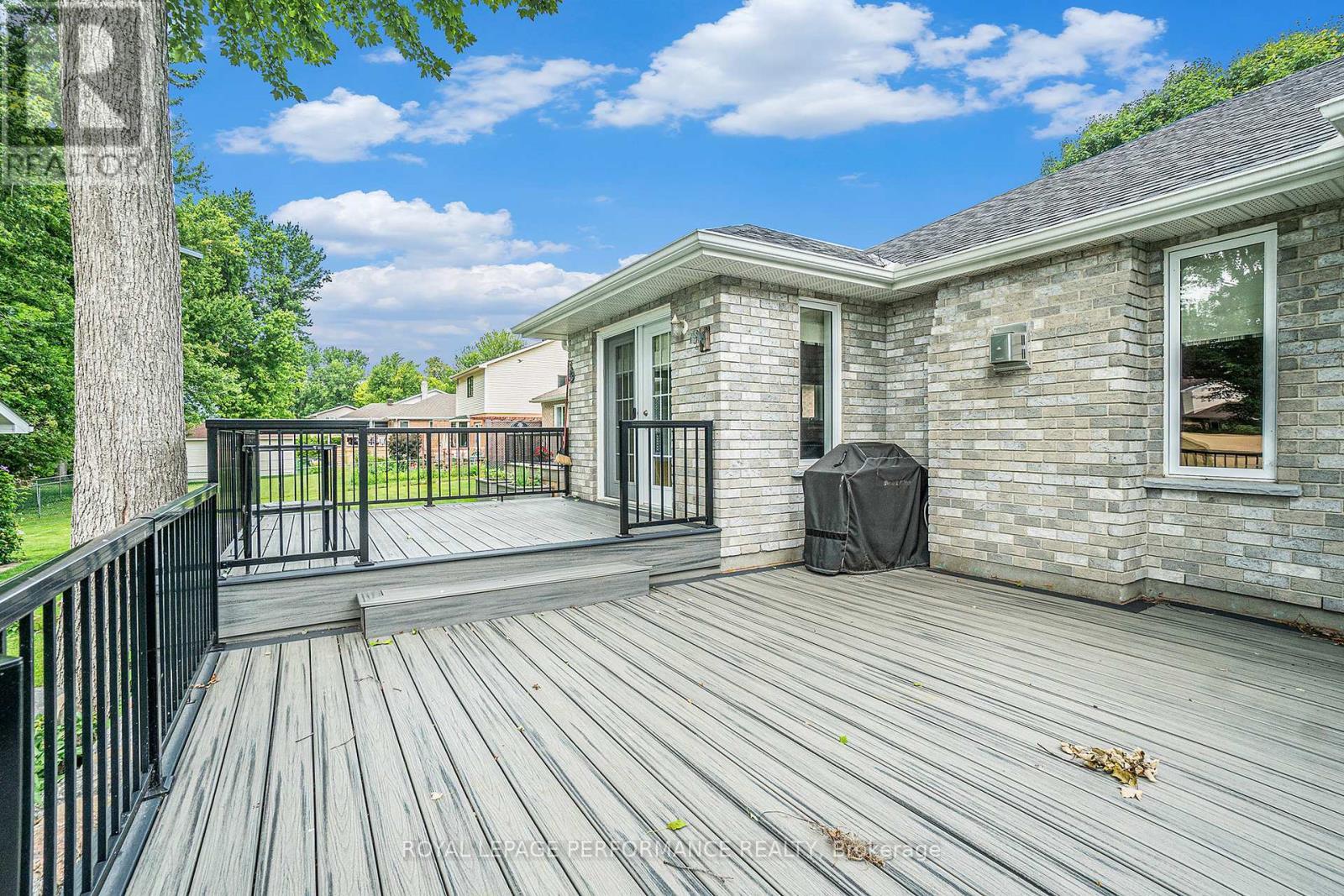 












572 DEAN DRIVE

,
Cornwall,




Ontario
K6H6Z6

