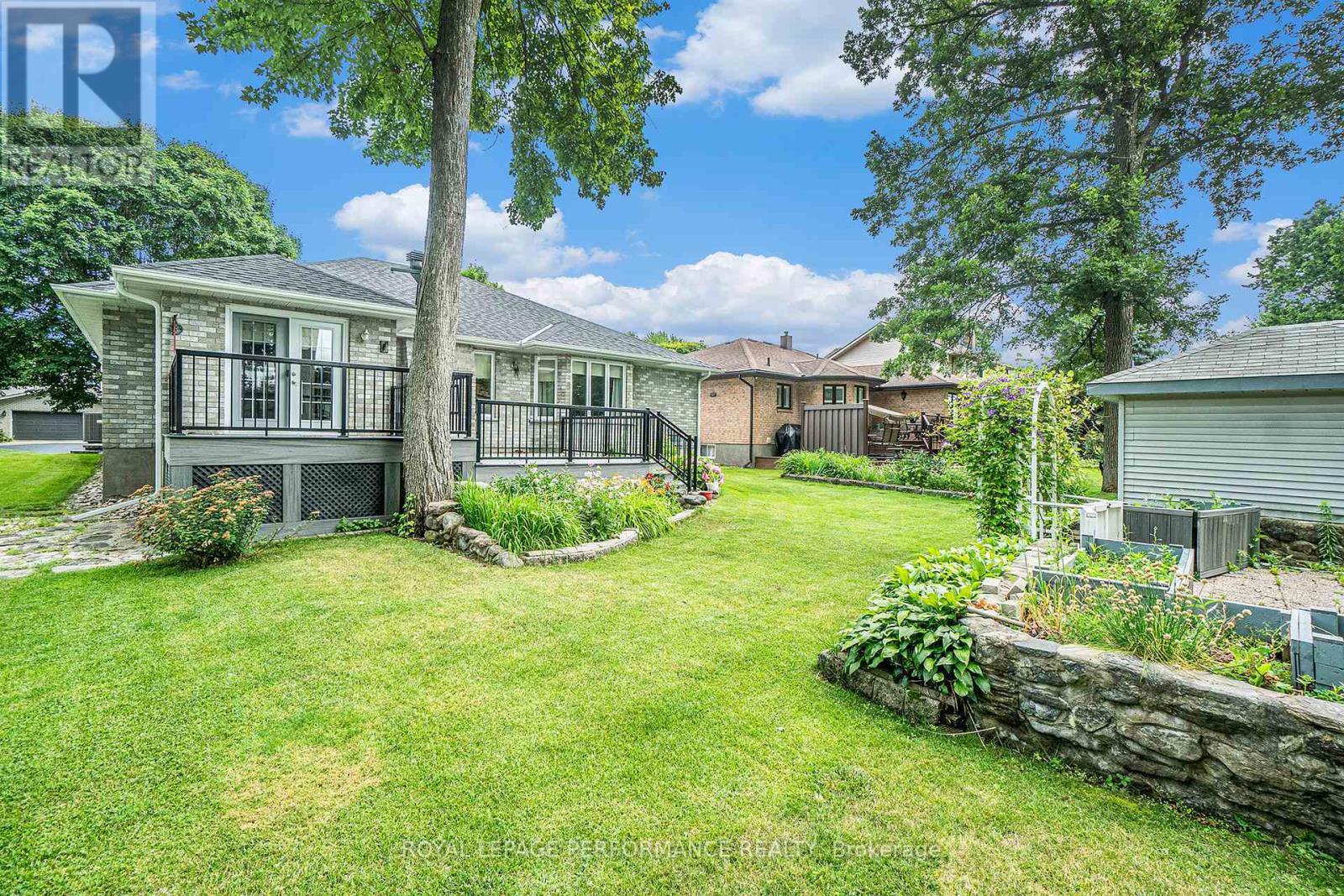












572 DEAN DRIVE

,
Cornwall,




Ontario
K6H6Z6

